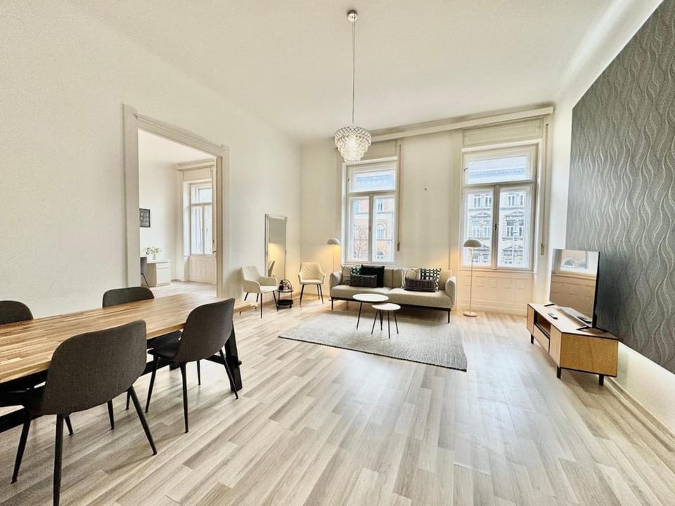 The Grand Loft- Bajcsy Residence Apartment in Budapest