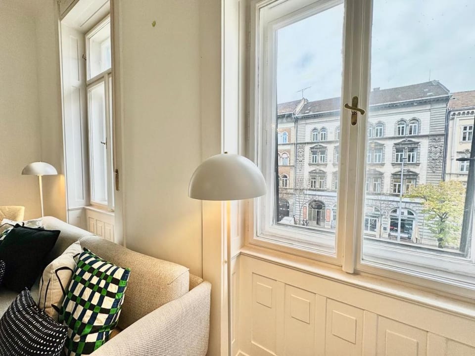 The Grand Loft- Bajcsy Residence Apartment in Budapest