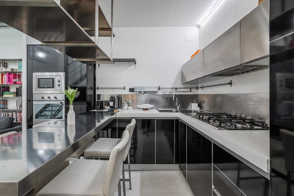 Kitchen or kitchenette, dishwasher, oven, toaster