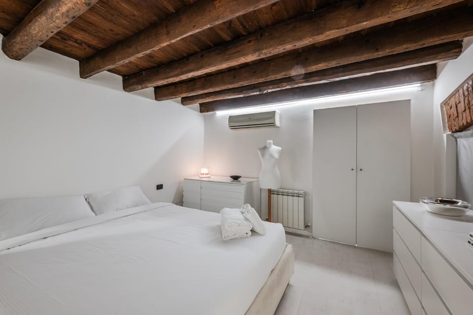 Bed, Bedroom, towels, wardrobe