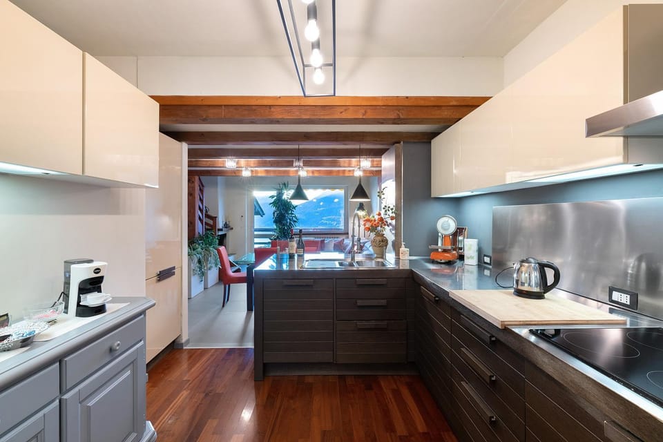 Kitchen or kitchenette, Living room