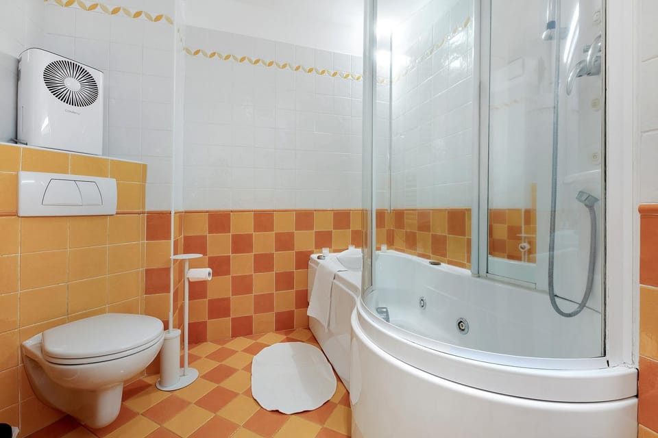 Bathroom, Living room