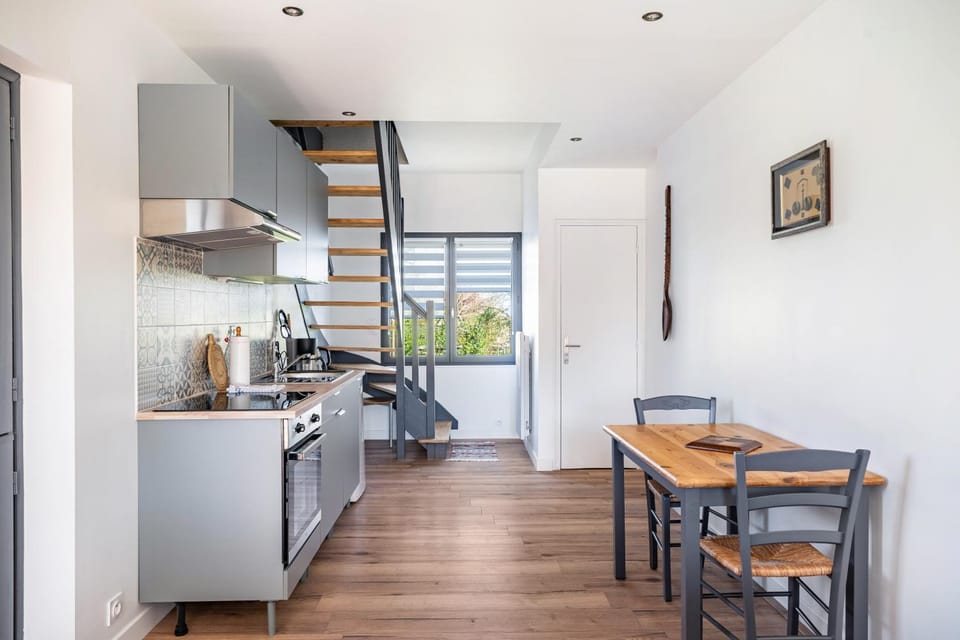 Property building, Kitchen or kitchenette, Living room