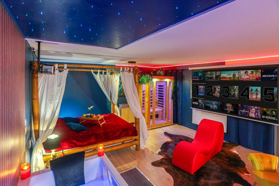Hot Tub, Sauna, TV and multimedia, Photo of the whole room, Bedroom, internet, towels