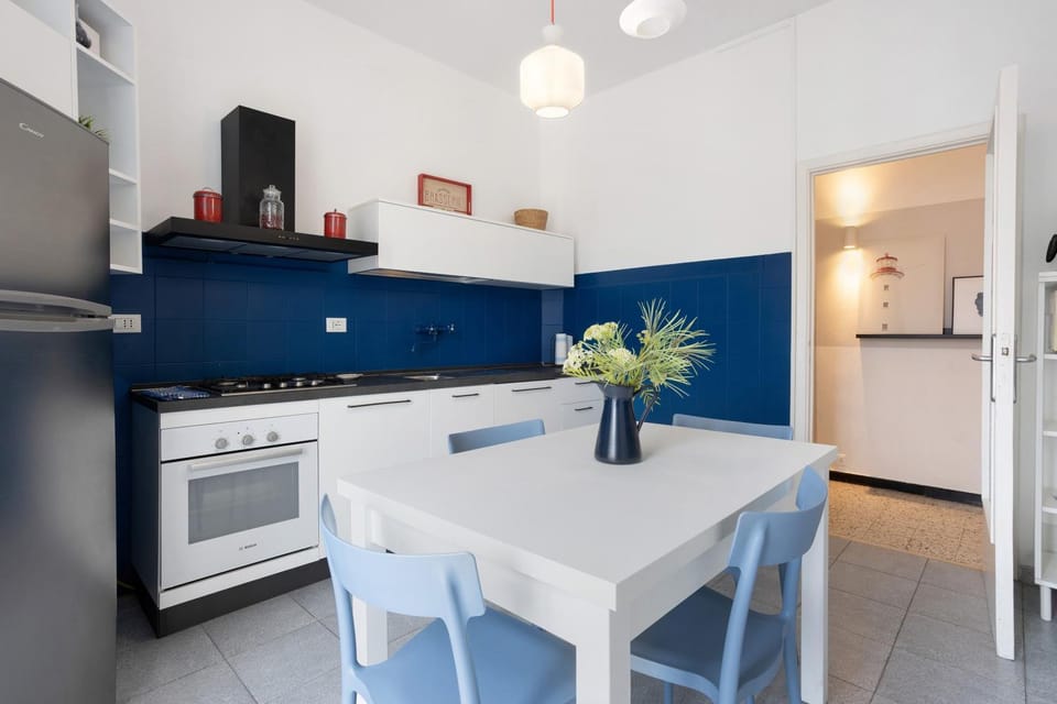 Property building, Kitchen or kitchenette, Living room