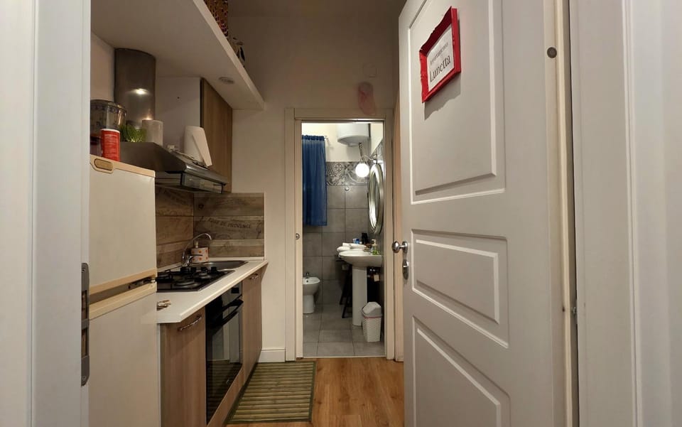 Facade/entrance, Kitchen or kitchenette