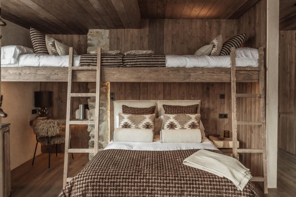 Bed, Photo of the whole room, Bedroom, Sunrise, bunk bed
