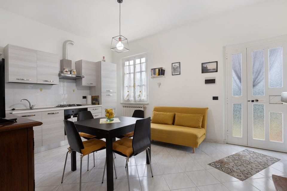 Property building, Kitchen or kitchenette, Living room