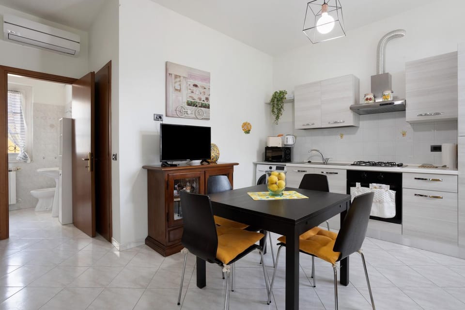Property building, Kitchen or kitchenette, Living room