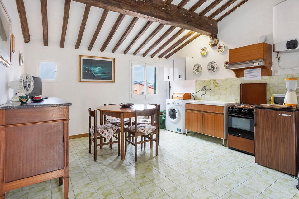 Property building, Kitchen or kitchenette, Living room