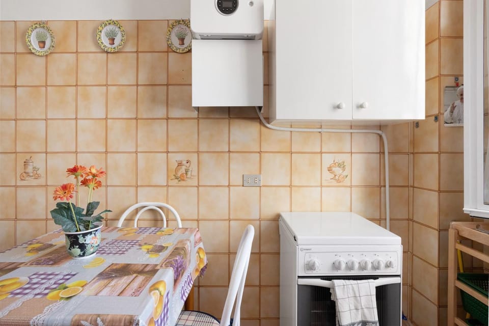 Kitchen or kitchenette, Living room