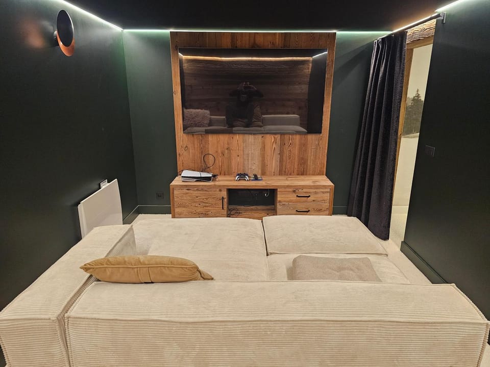 Living room, Bedroom