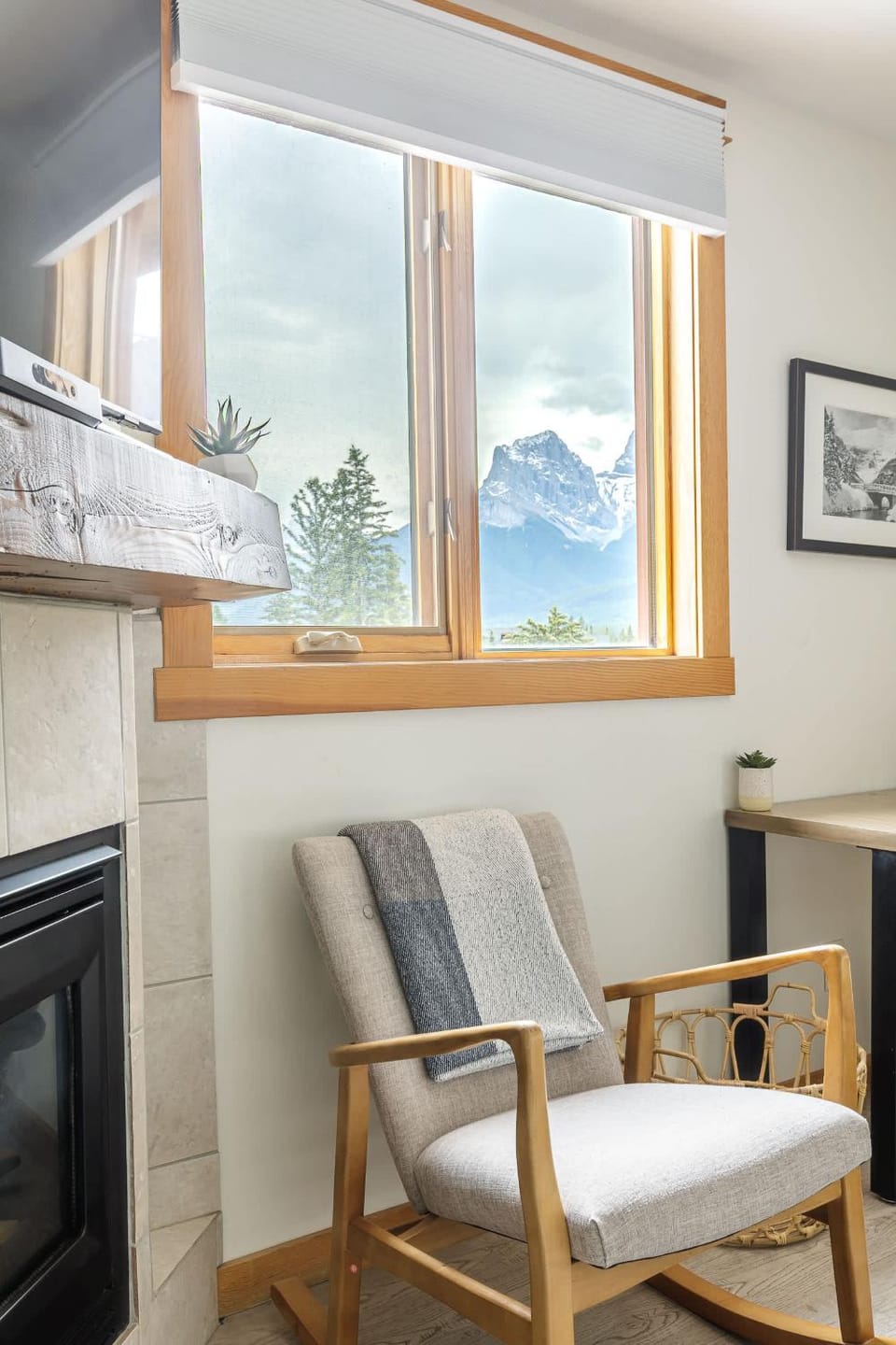 Morningside - Pet Friendly Stunning Mtn Views House in Canmore