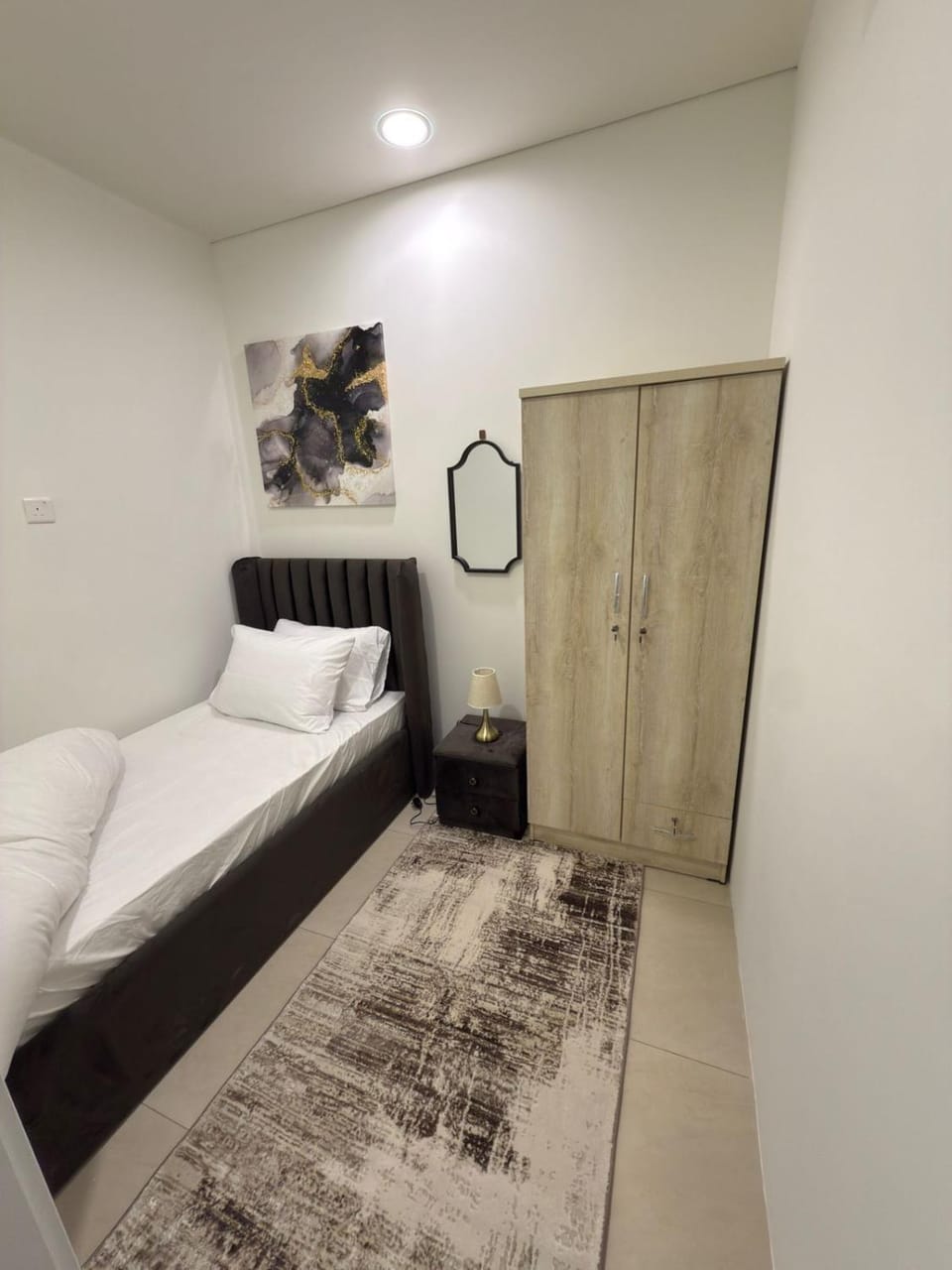 Photo of the whole room, Bedroom, wardrobe