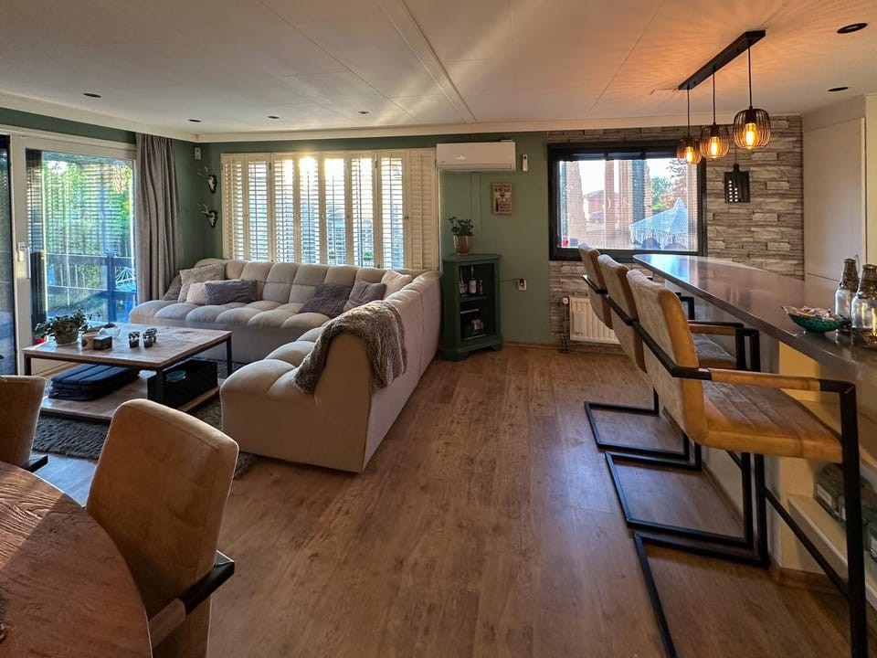Photo of the whole room, Seating area, Dining area