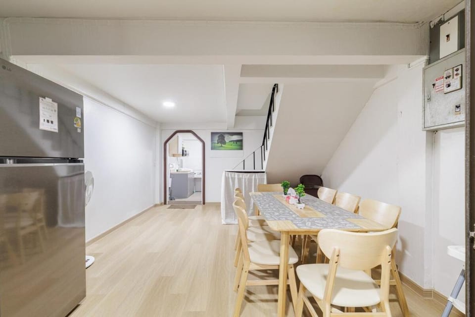 Cozy 5-story house, 2 mins walk BTS, BKK House in Bangkok