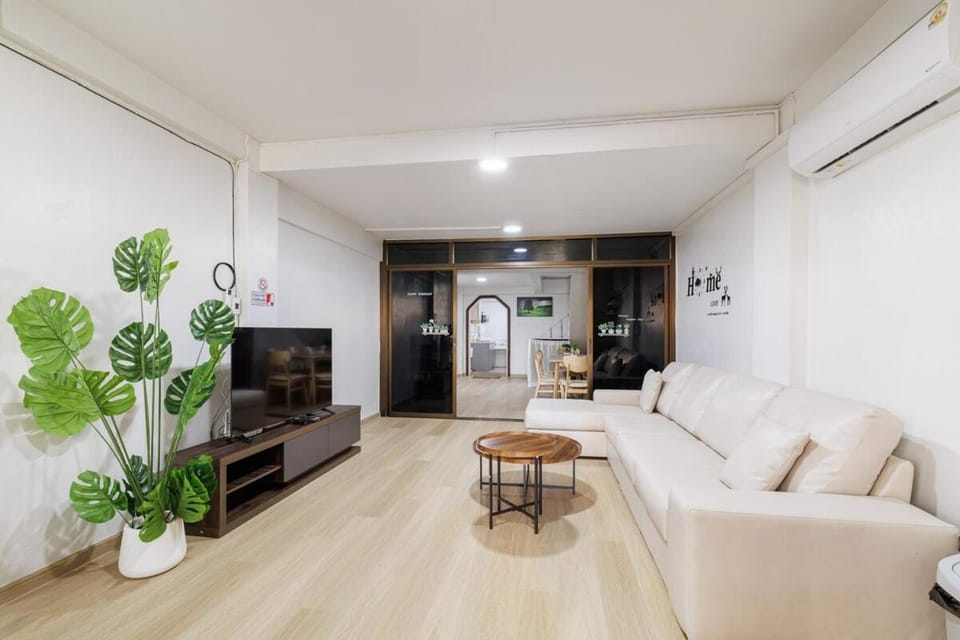 Cozy 5-story house, 2 mins walk BTS, BKK House in Bangkok