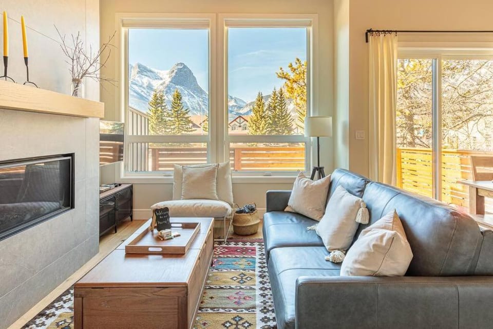 El Refugio - Private Townhouse with Amazing Views House in Canmore