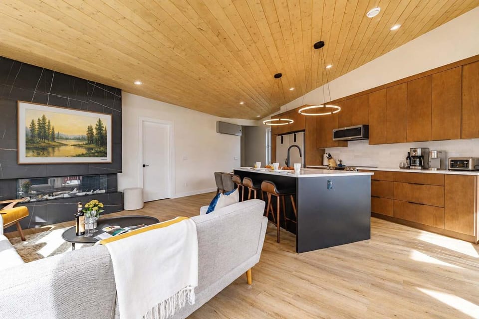 Ravens Peak - Private Hot Tub House in Canmore