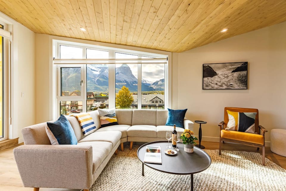 Living room, Seating area, Mountain view