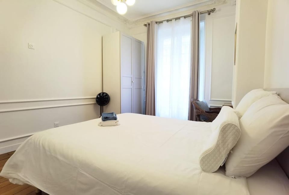 Haussmann 2BR Apt in Le Marais for 6 & 3mns to metro Apartment in Paris