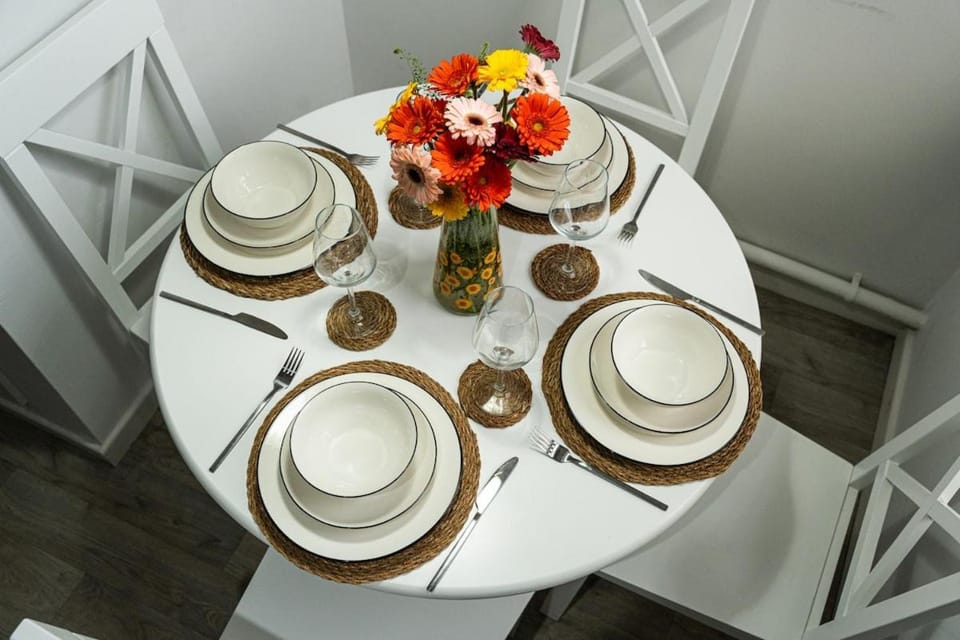 Food and drinks, Dining area, Food
