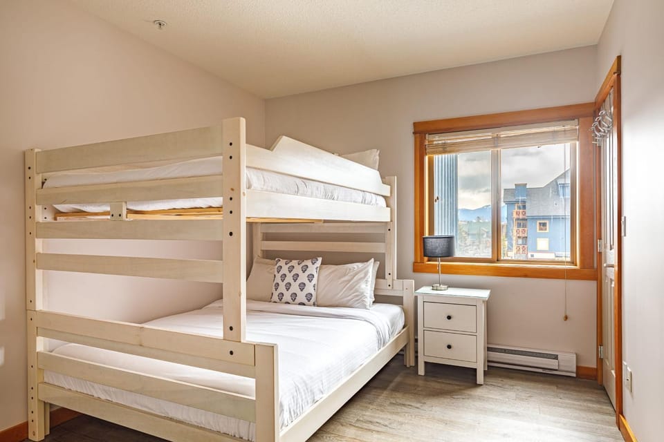 Alpen Glow at Canmore Crossing Apartment in Canmore