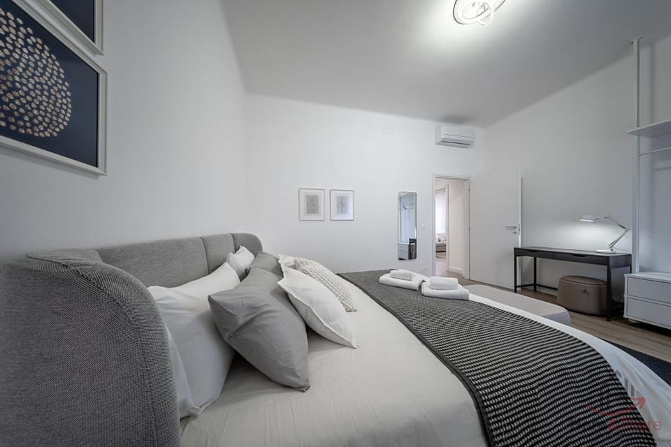 Bed, Living room, Seating area, Bedroom