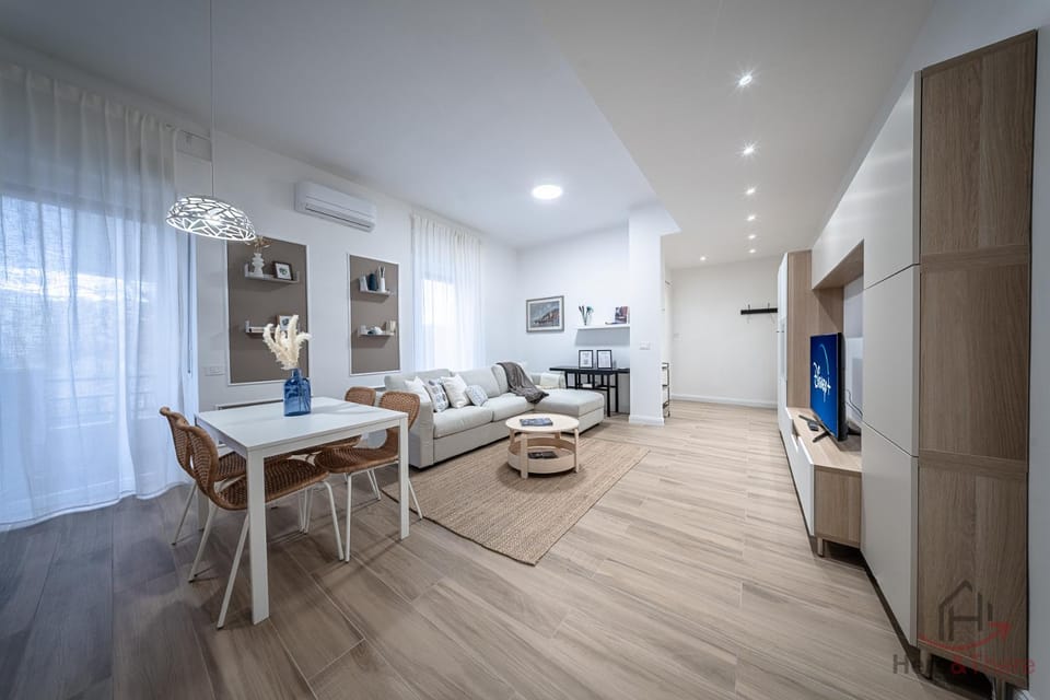 TV and multimedia, Living room, Seating area, Dining area, oven