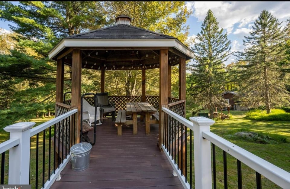 Minutes from LAKE - Pets & Kids welcome- Ranch- That Place In The Pines House in Garrett County