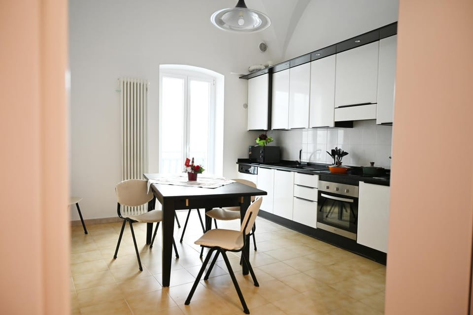 Kitchen or kitchenette, pet friendly, stove