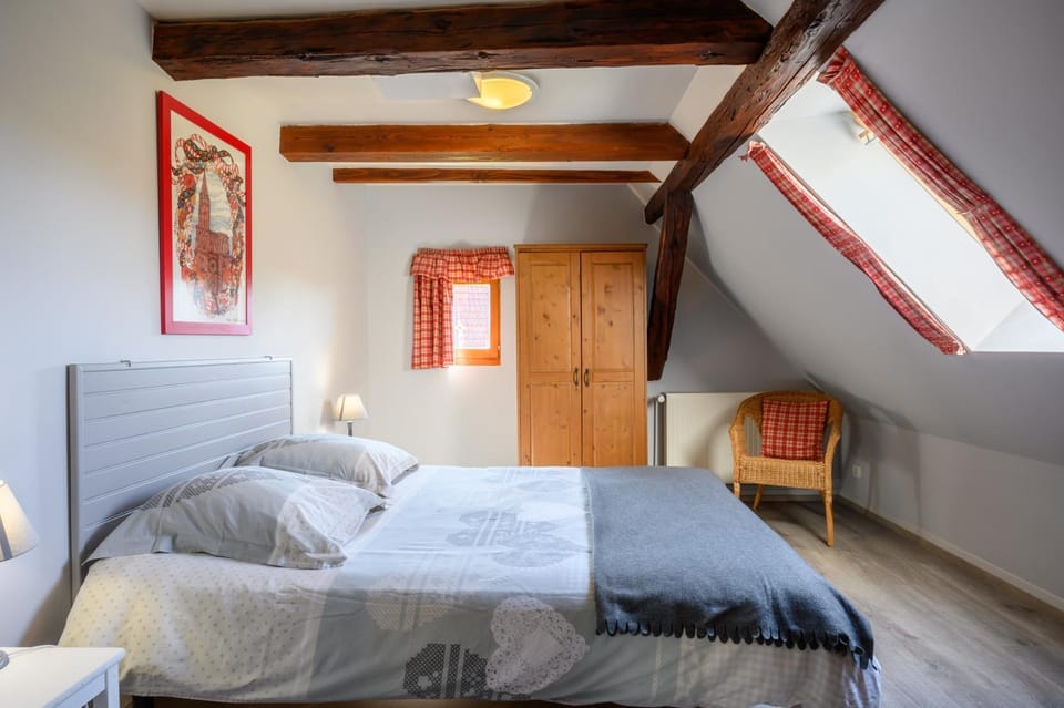 Property building, Living room, Bedroom