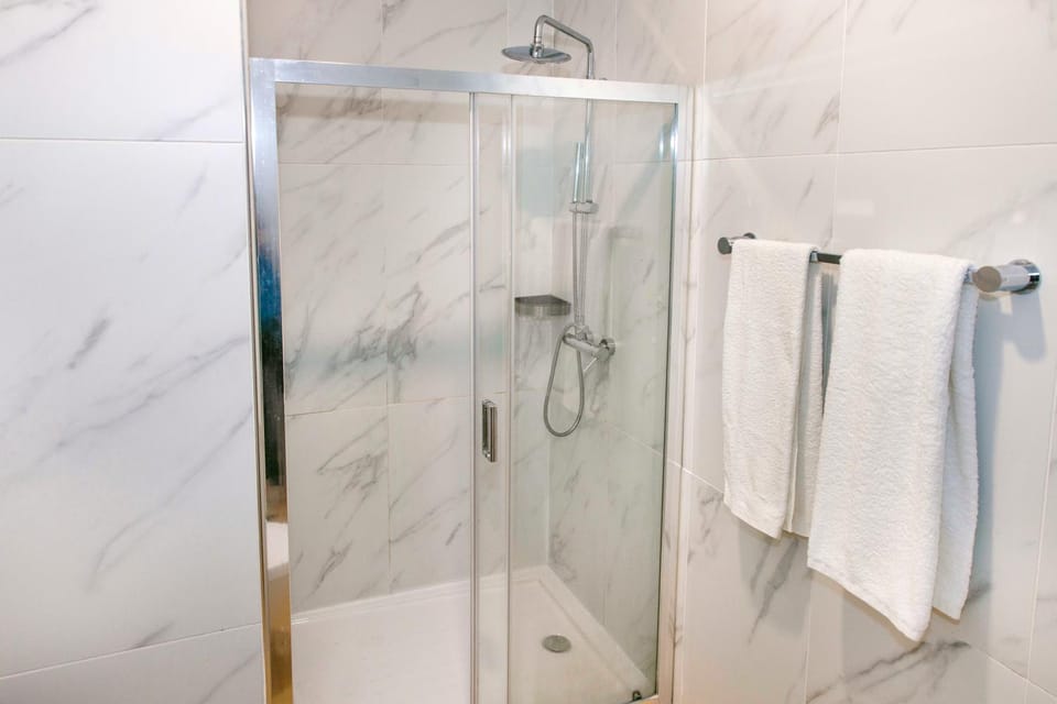 Shower, Bathroom, towels