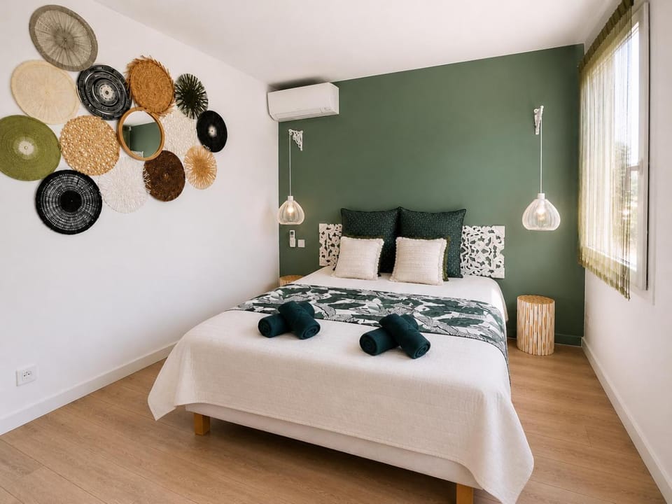 Photo of the whole room, Bedroom, internet, towels, air conditioner