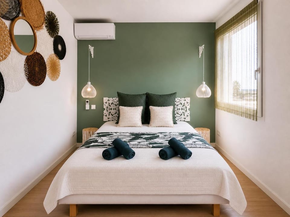 Photo of the whole room, Bedroom, towels, air conditioner