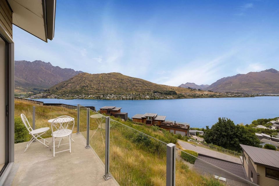 Natural landscape, Balcony/Terrace, Lake view, Mountain view