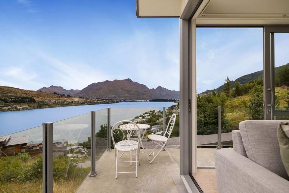 View (from property/room), Balcony/Terrace, Seating area, Lake view, Mountain view