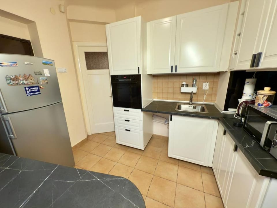 Kitchen or kitchenette, oven, toaster