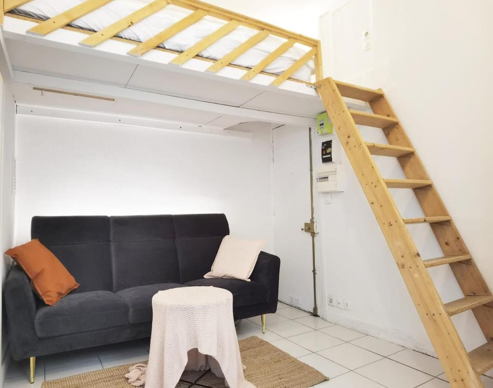 Bright Studio near Parc de la Villette & Metro Apartment in Paris