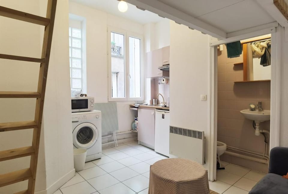 Bright Studio near Parc de la Villette & Metro Apartment in Paris