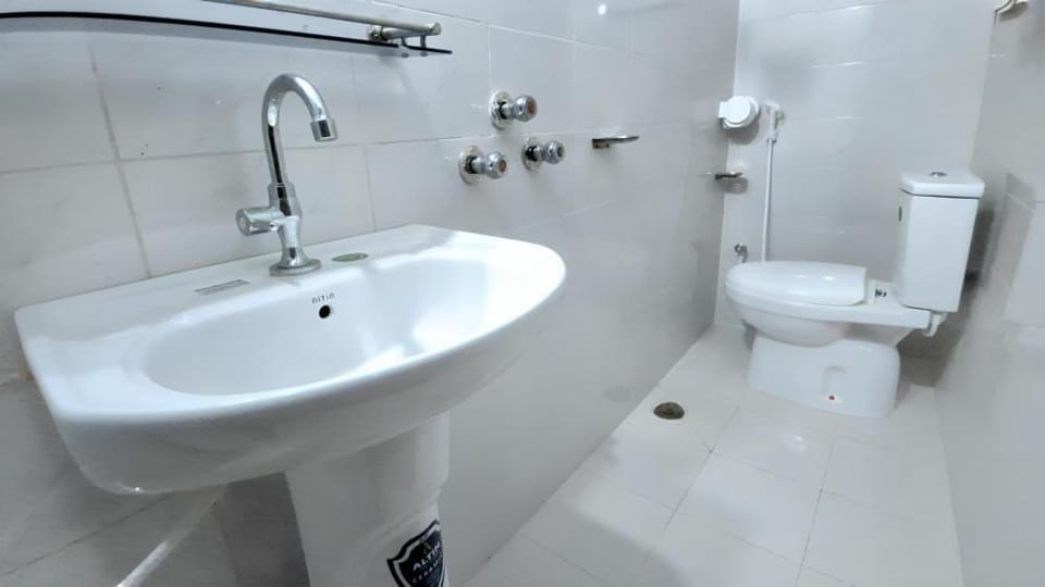 Shower, Toilet, Bathroom, Bath
