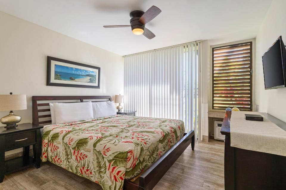 Tee and Sea Getaway ay Turtle Bay House in Kawela Bay