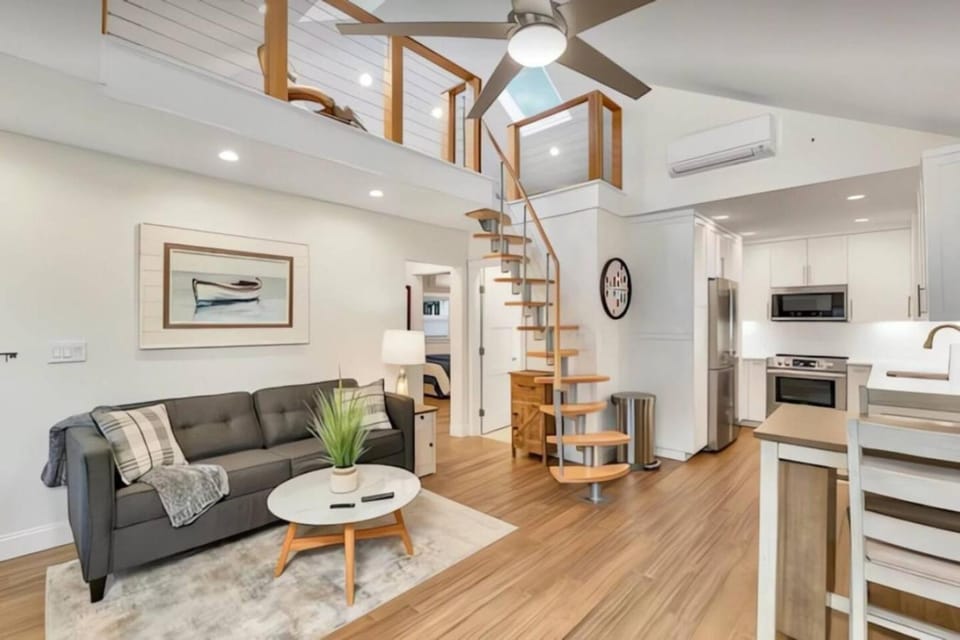 Winnipesaukee Retreat| Beach + Pool| Dock Option House in Gilford