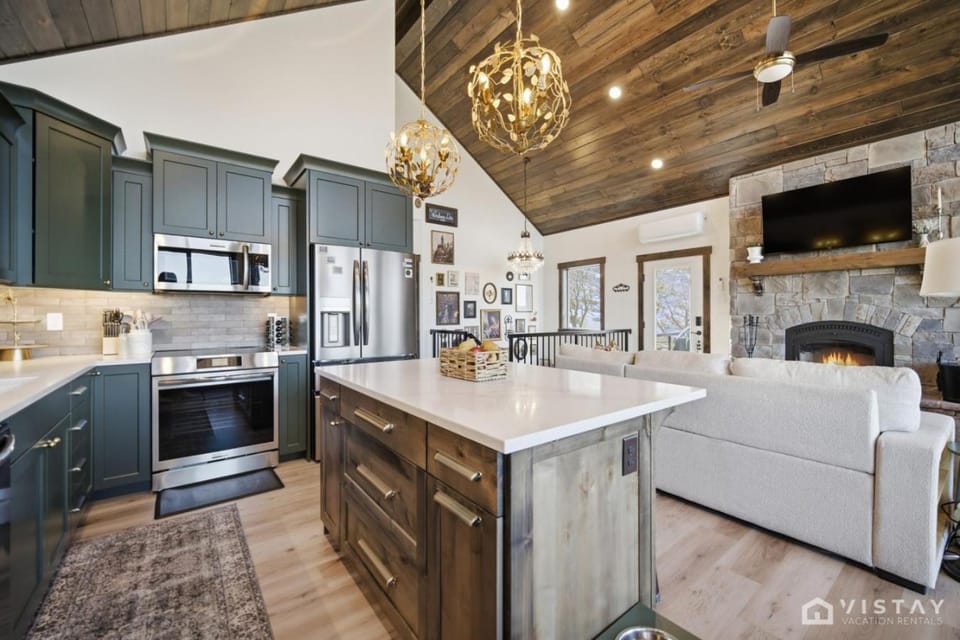 The Wandering Doe Readers Retreat with Hot Tub House in Utah
