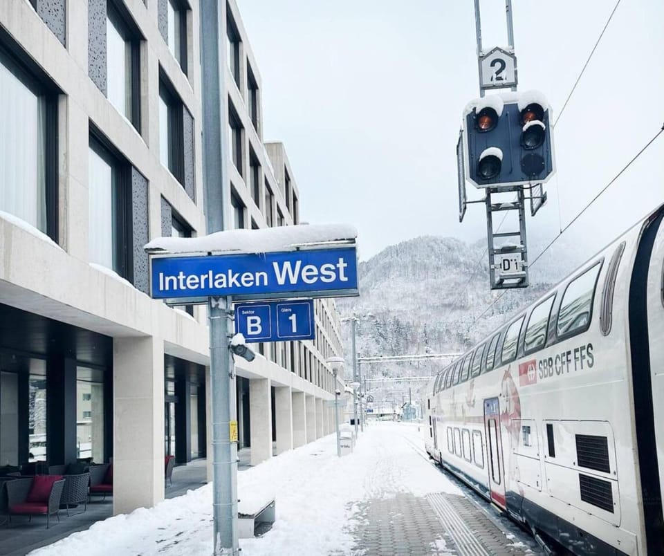 Day, Neighbourhood, Winter, Mountain view, Street view