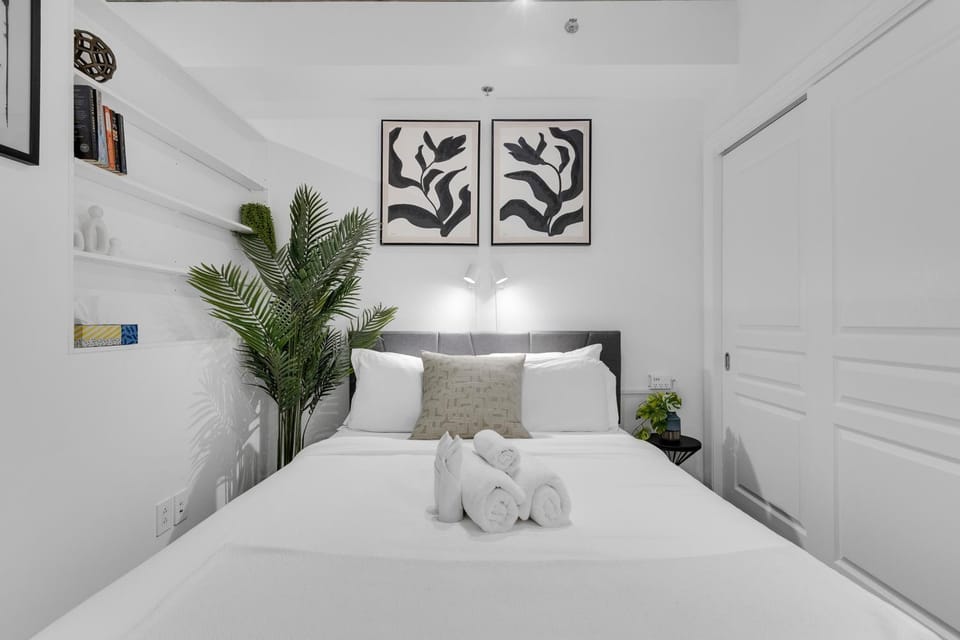 Dreaming at the Base of the Mountain With Parking Apartment in Montreal