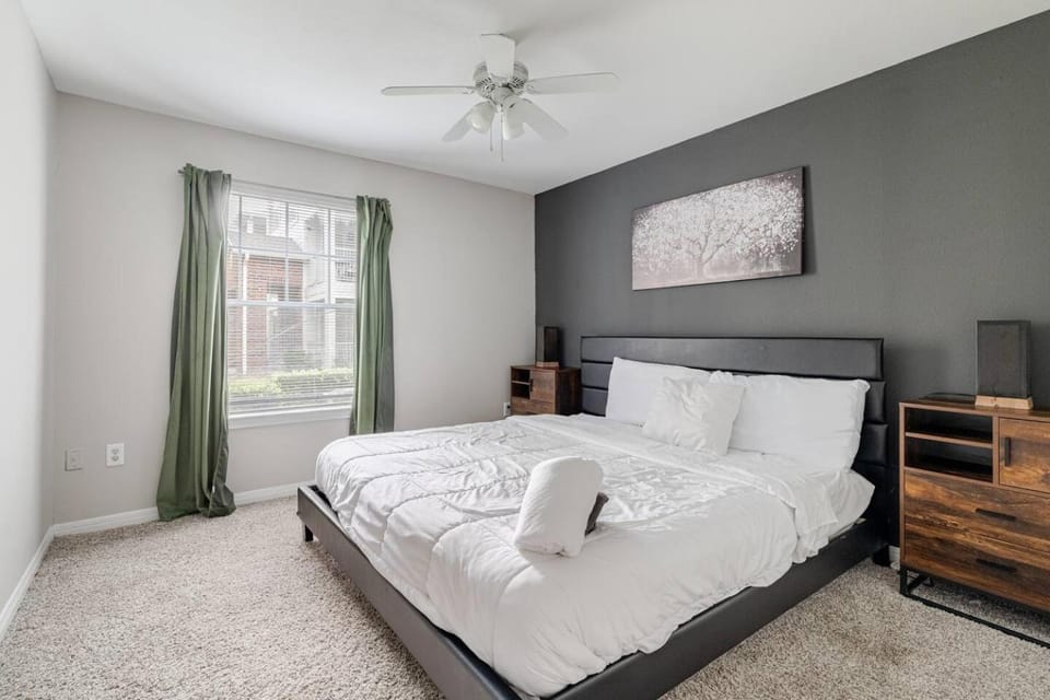 Beige 1Bed 1Bath NRG at 5 min walk Free Parking Apartment in Houston