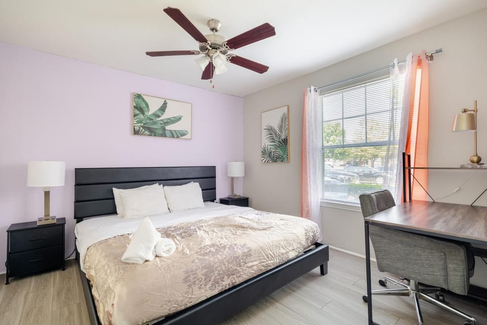 Bed, Business facilities, Bedroom