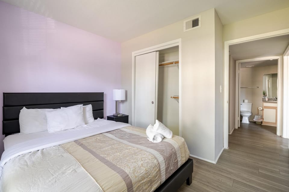Bed, Photo of the whole room, Bedroom, wardrobe