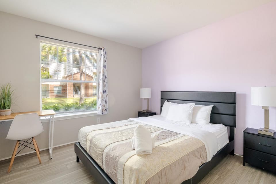 Bed, View (from property/room), Business facilities, Bedroom
